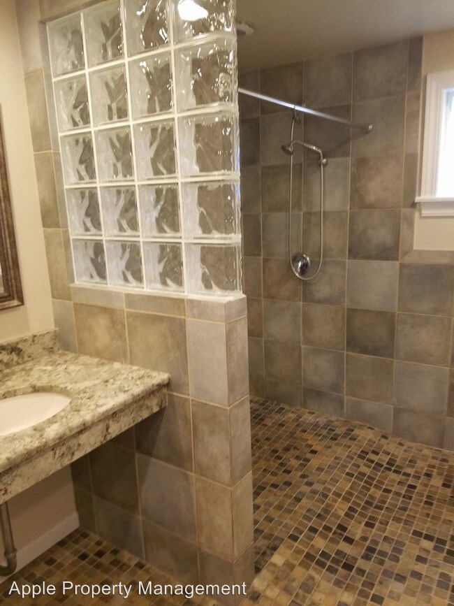 Building Photo - 2 br, 1 bath House - 717 West Cremona - 1