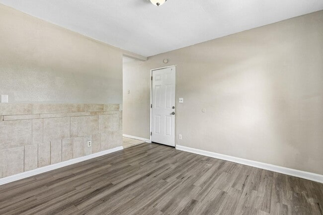 Building Photo - 1104 W 29th St
