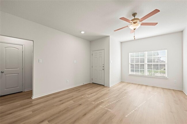 Building Photo - 101 Hyacinth Way