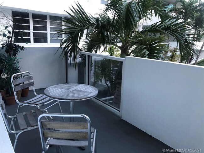 Foto del edificio - 100 Lincoln Rd
