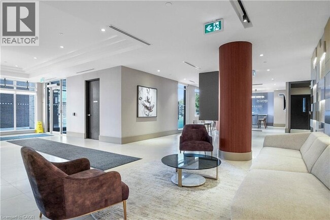 Photo du bâtiment - 55 Duke St W