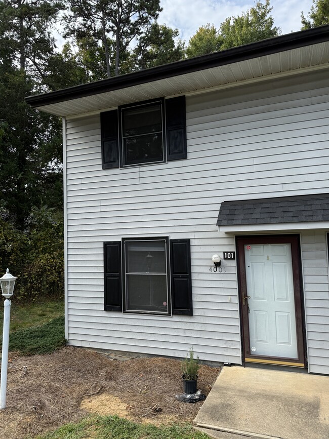 Building Photo - 4001 S Bend Dr