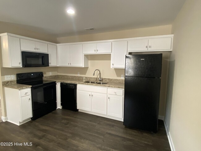 Building Photo - 1150 Cross Creek Cir