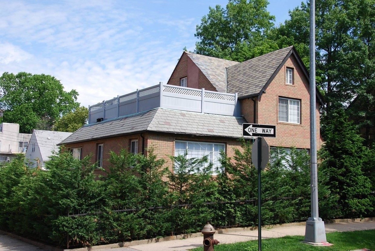 Primary Photo - 5 bedroom in Queens NY 11375