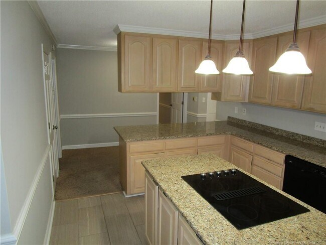 Building Photo - 2526 Dartmouth Dr