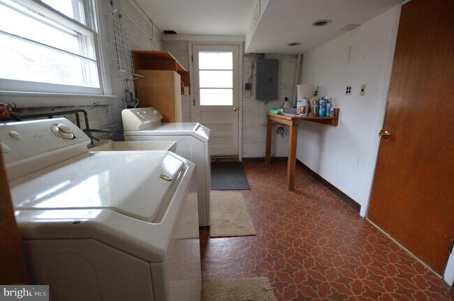 Building Photo - 104 Valley Forge Terrace
