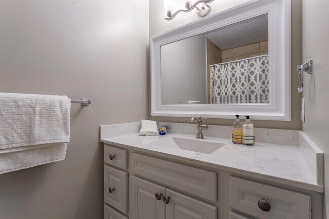 Foto del edificio - 8733 Hanover Dr