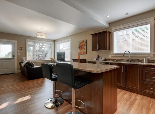 îlot de cuisine - 4945 Lochside Dr