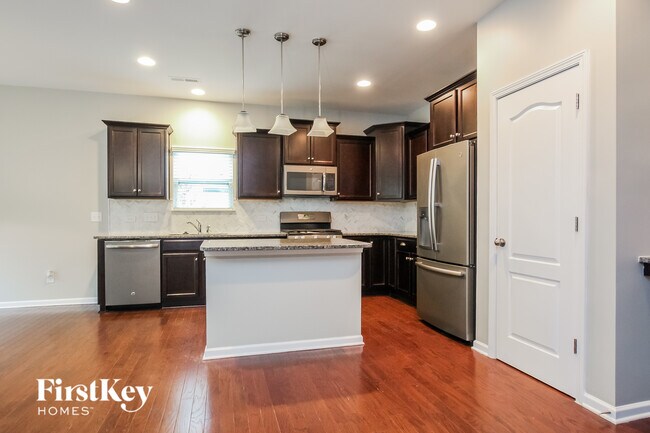 Foto del edificio - 13102 Ferguson Forest Dr