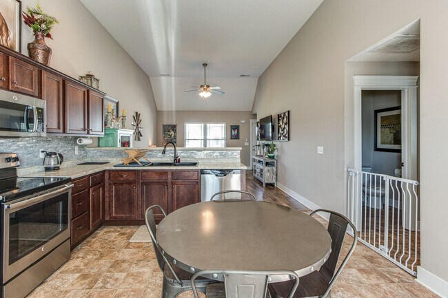 Kitchen - 5448 Elkanah Ct