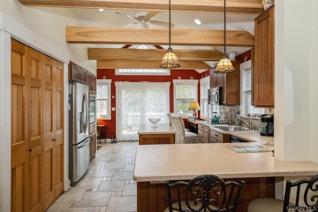 Foto del edificio - 229 Springville Rd