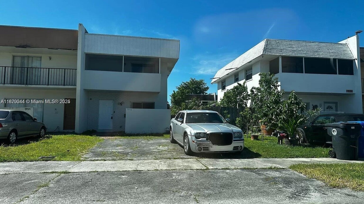 Foto principal - 7956 SW 6th St
