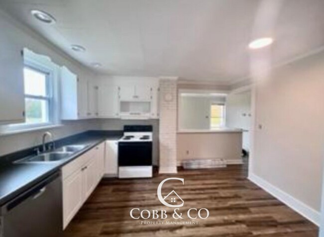 Foto del edificio - 3 Bedroom Home on 1.23 Acres with Detached Garage in Goochland – $1,750/mo