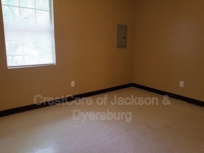 Building Photo - 932 Norris St