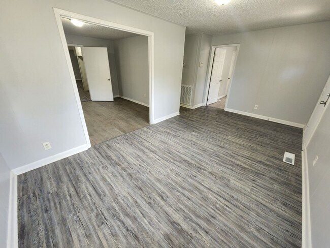 Foto del edificio - 1501 Bishop Warren Dr