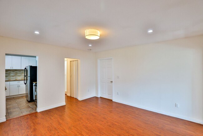 Building Photo - 141 N New Hampshire Ave