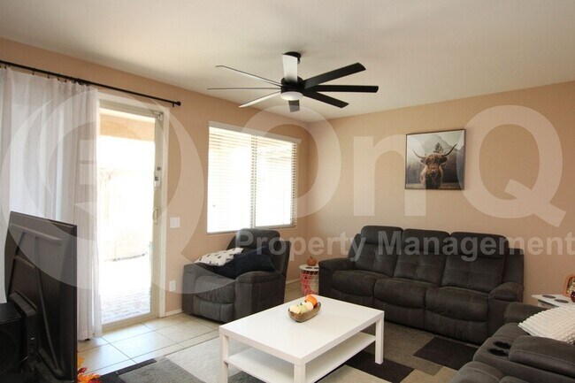 Foto del edificio - 35744 N Bandolier Dr