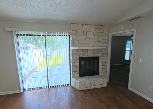Foto del edificio - "Charming 3-Bedroom Retreat on Daisy Lane – Your Cozy Jacksonville Sanctuary!"