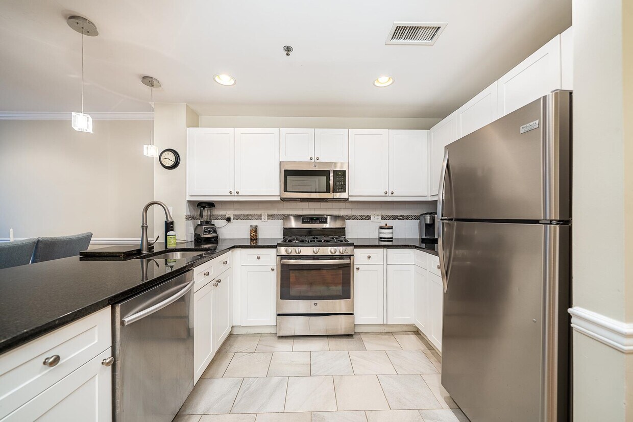 Foto principal - 812 Grand St