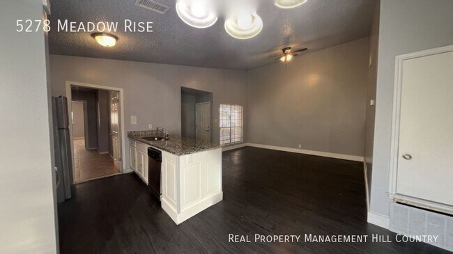 Foto del edificio - 5278 Meadow Rise St