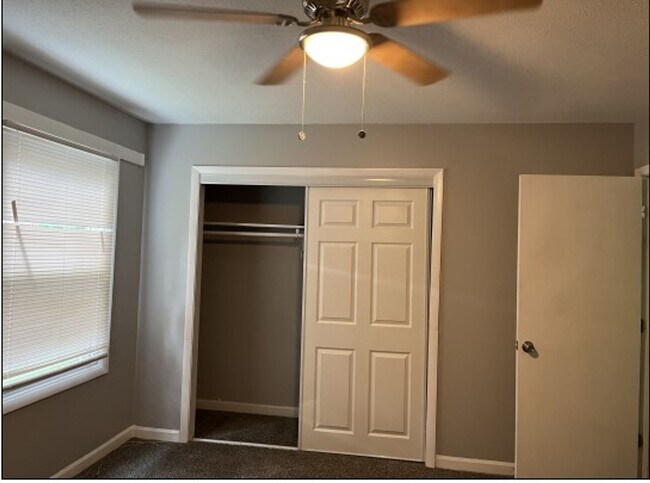 Foto del edificio - Remodeled 2 Bedroom 1 Bedroom Duplex off t...