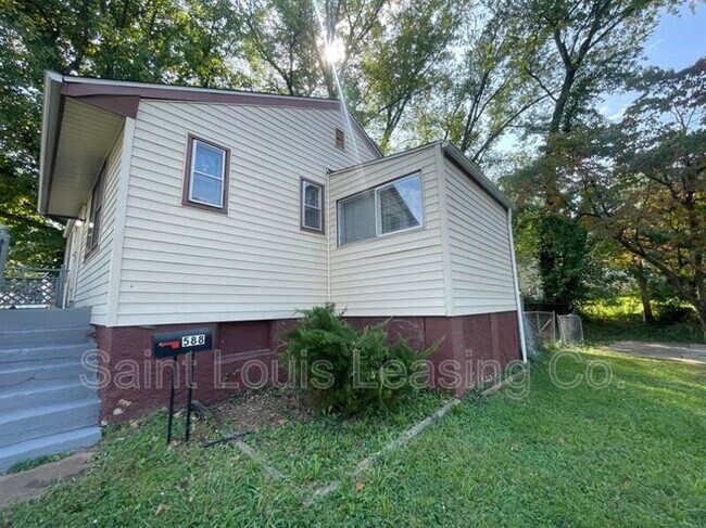 Building Photo - 588 Cosie Dr