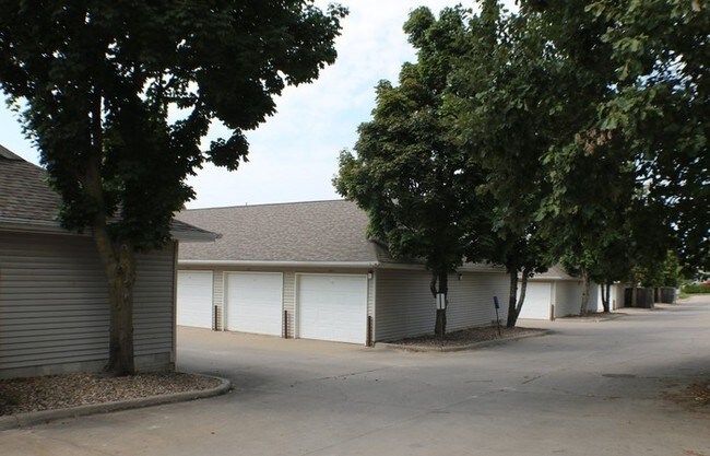 Building Photo - SUBLEASE AVAILABLE NOW
