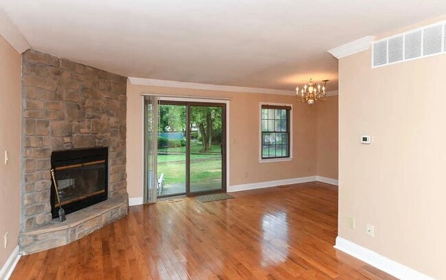 Dining/Living room - 2 Belmont