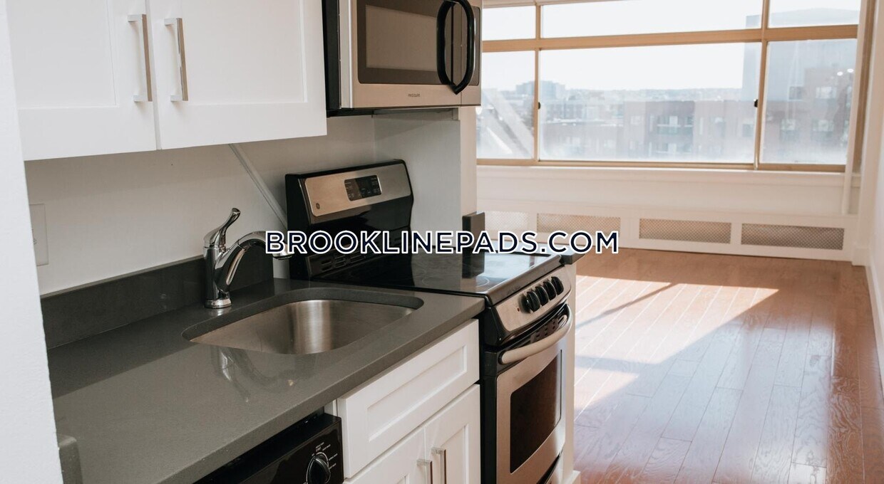 Primary Photo - 1440 Beacon St.