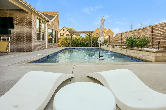 Foto del edificio - COMING SEPTEMBER - Spectacular Mansfield Retreat with Pool & Outdoor Kitchen!