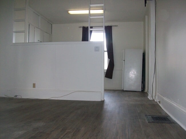 Building Photo - 543 Reid St