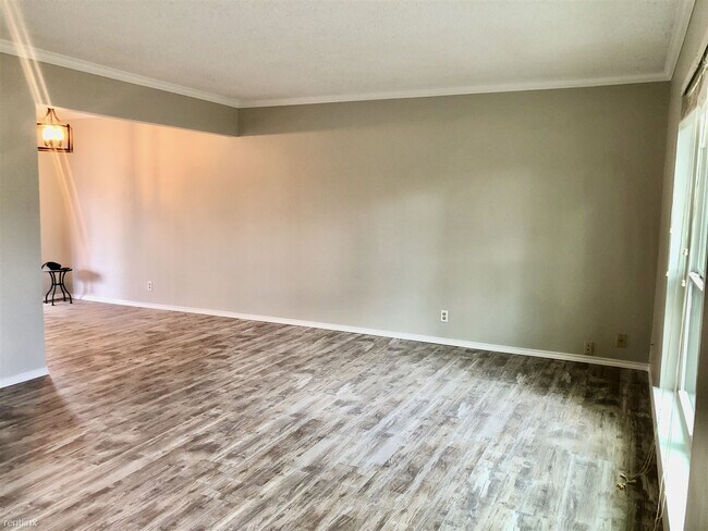 Building Photo - 16514 Springhill Dr