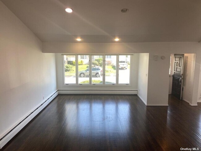 Building Photo - 532 Cedarwood Dr