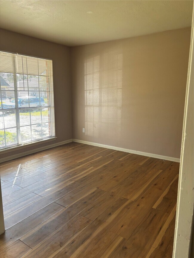 Foto del edificio - 2114 Yorktown Ct N