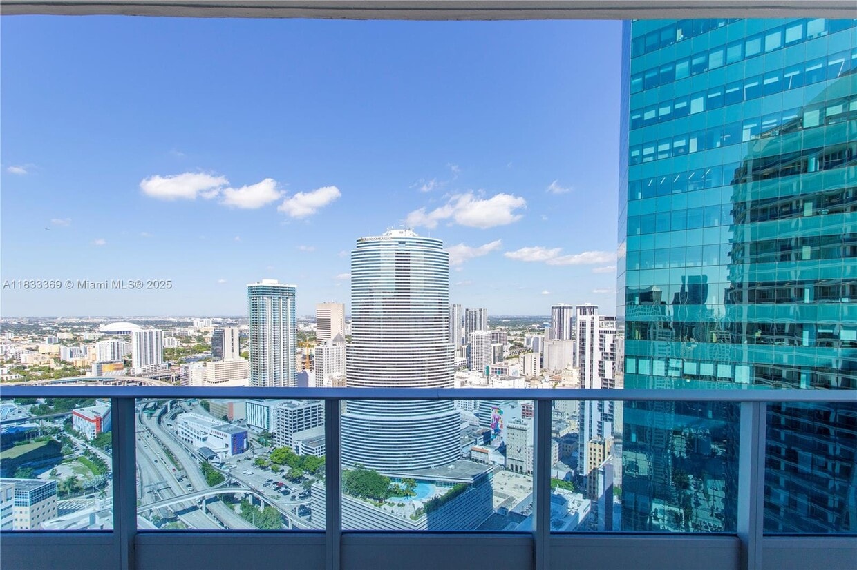 Primary Photo - 200 Biscayne Blvd Way
