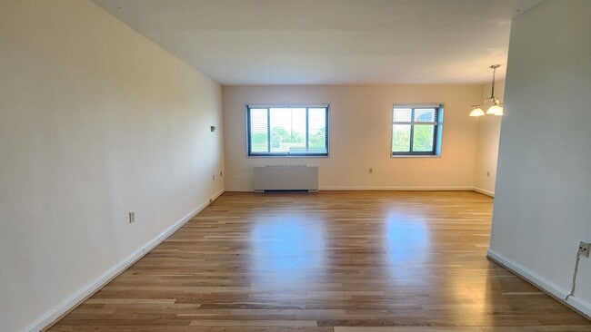 Building Photo - Utilities Included! Parking! Near Pentagon City Metro!