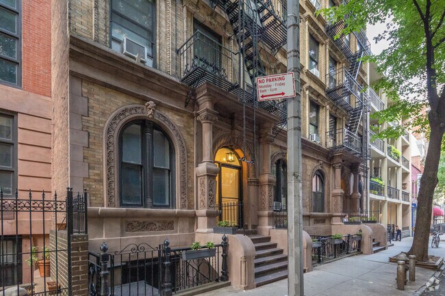 Entrance - 264 W 25th St