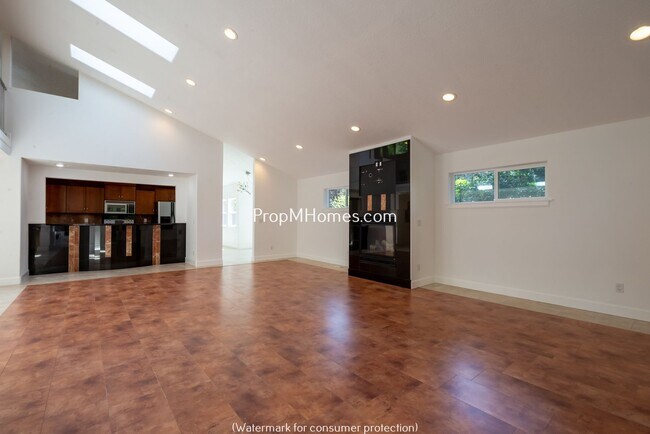 Building Photo - Stunning Bull Mountain Contemporary Four B...