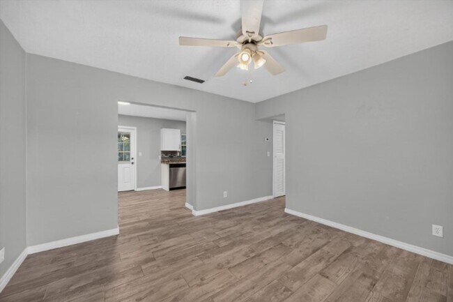 Building Photo - 2256 Inwood Cir S
