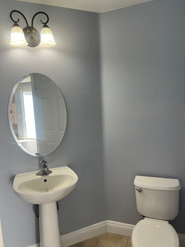 Foto del edificio - PRICE REDUCED!! LOVELY REMODELED 4 BEDROOM HOUSE IN N. NATOMAS!!