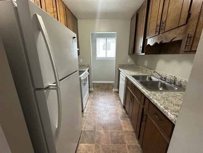 Building Photo - UT- WILLOW BEND 1563