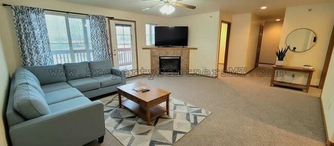 Foto del edificio - *** Very Nice Apartment - 3Bed 2Bath ***