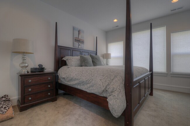 Foto del edificio - 1172 E Lone Shore Dr