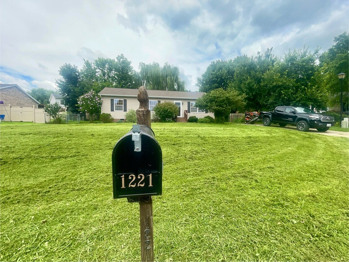 Foto principal - 1221 Calina Ct