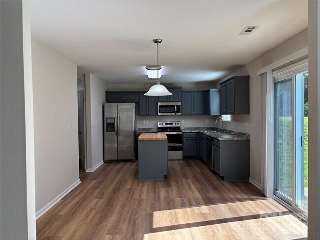 Foto del edificio - 117 Mossy Pond Rd