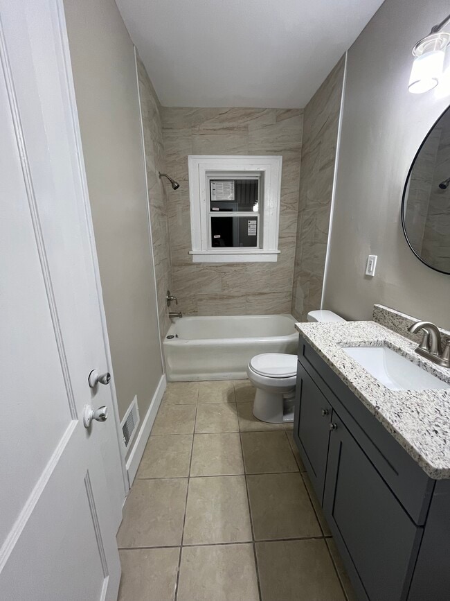 Building Photo - 1523 Olympian Way SW