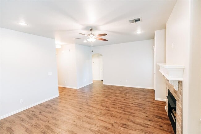 Building Photo - 8701 SW 37th St