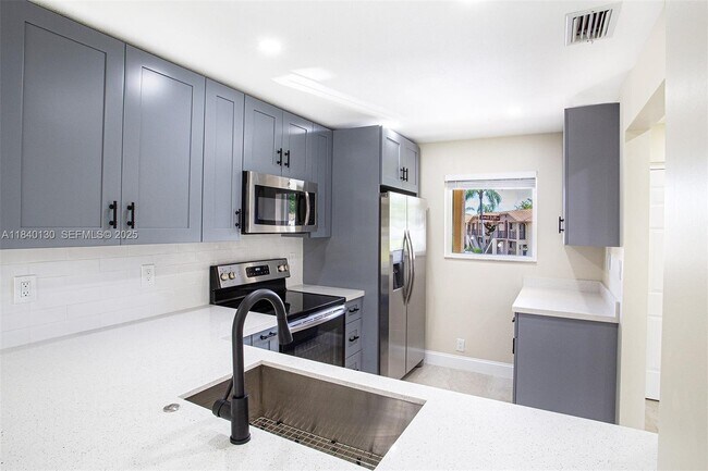 Foto del edificio - 9431 Boca Cove Cir