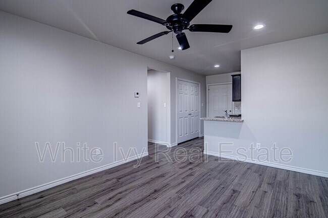 Building Photo - 1297 FM247