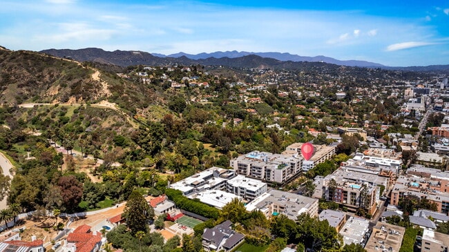 Foto del edificio - 7259 Hillside Ave